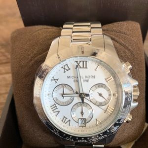 NWT Michael Kors silver-tone ladies watch